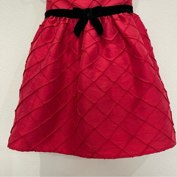 Youngland Red Dress w/ Black Velour Waist Tie & Raised Quilt-like Design - 18M - Picture 4 of 11